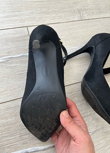 37 Beden siyah Renk Deichmann süet topuklu ayakkabı