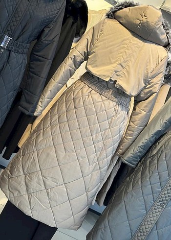 Bej Uzun Kemerli Kadın Kışlık Mont - Görsel 3