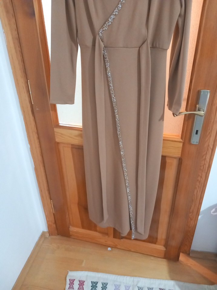 Bej Uzun Kollu Drapeli Kadın Abiye Elbise - Görsel 4