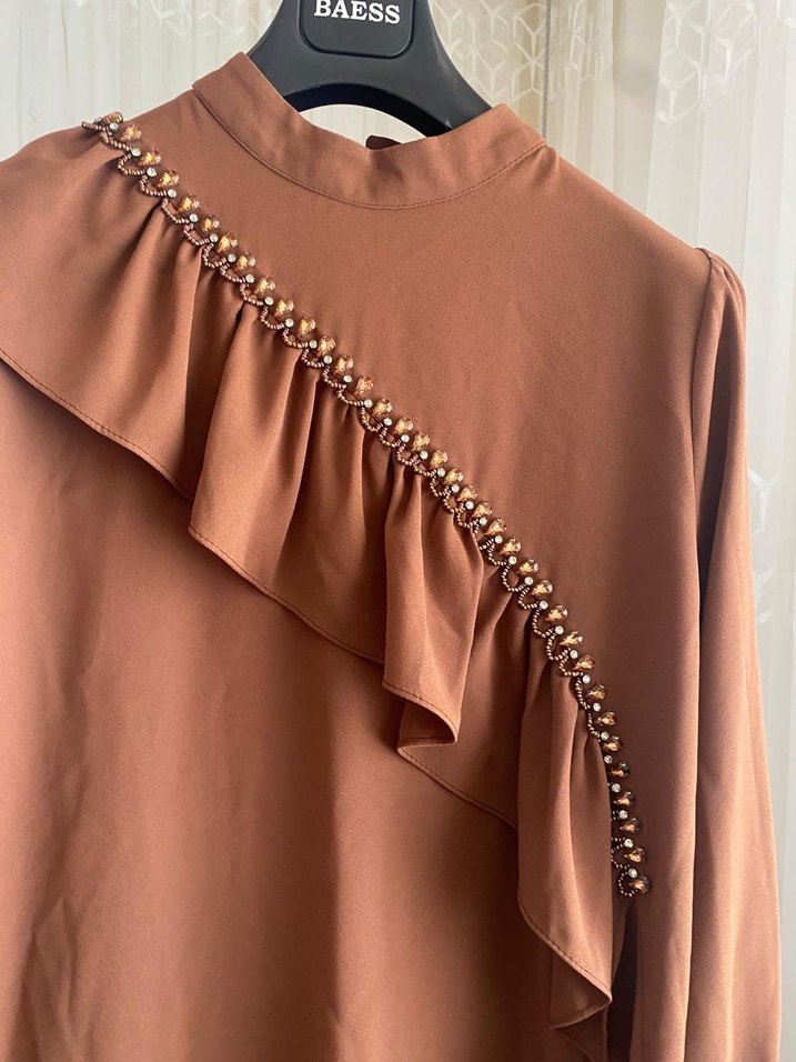 Uzun Kollu Kahverengi Fırfırlı Tunik - Görsel 2