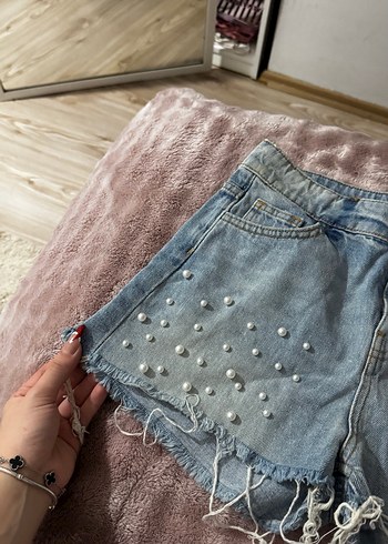 İnci Detaylı Mavi Mini Denim Şort - Görsel 2