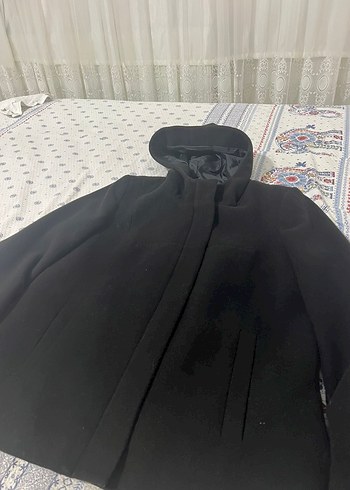 Siyah Kapüşonlu  kaban/ceket - Görsel 3