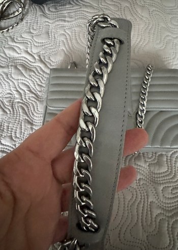 Prada Gri Zincir Detaylı Deri Çanta - Görsel 2