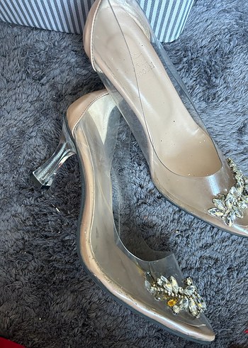 Taş İşlemeli Modern Klasik Stiletto