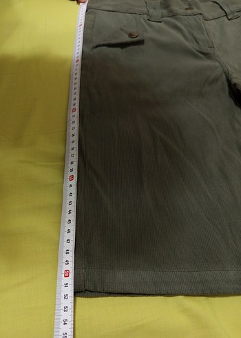 Düğmeli Kadın Haki Kadife Bermuda Şort - Görsel 3