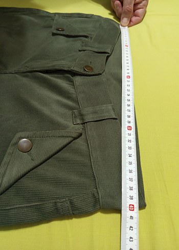 Düğmeli Kadın Haki Kadife Bermuda Şort - Görsel 4