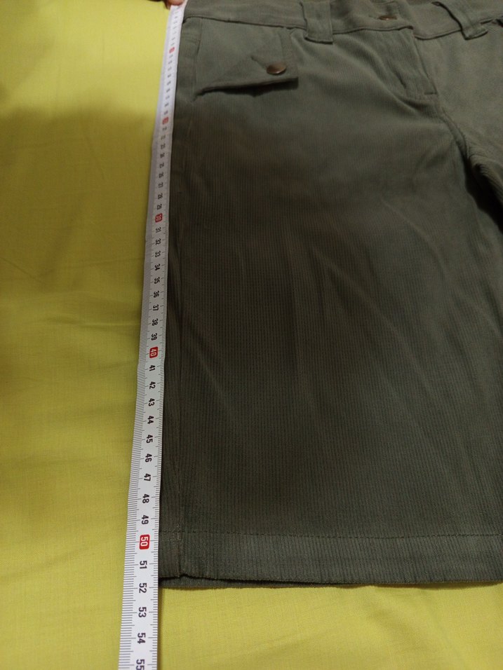 Düğmeli Kadın Haki Kadife Bermuda Şort - Görsel 3