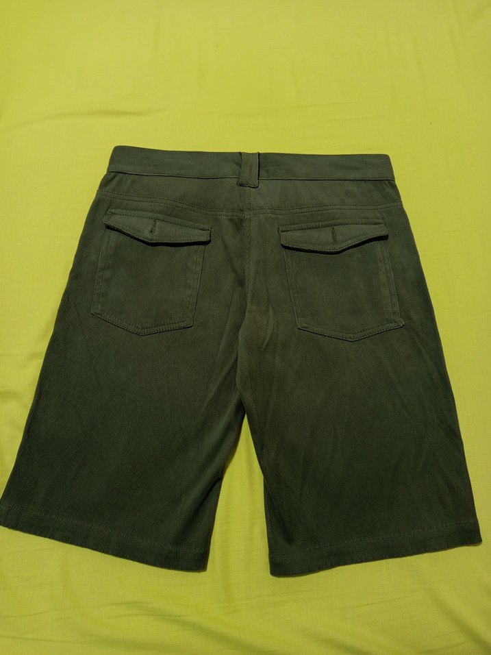 Düğmeli Kadın Haki Kadife Bermuda Şort - Görsel 2