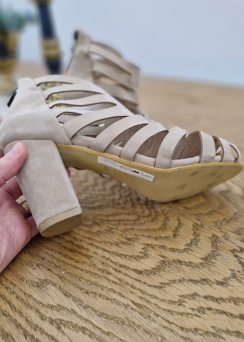 Bej Süet Dolgu Topuklu Kadın Ayakkabı - Görsel 5