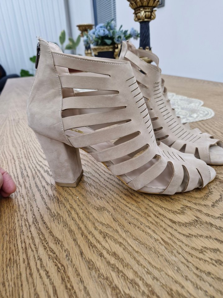 Bej Süet Dolgu Topuklu Kadın Ayakkabı - Görsel 2