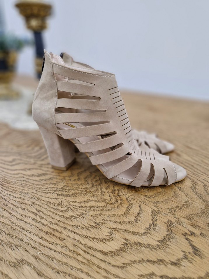 Bej Süet Dolgu Topuklu Kadın Ayakkabı - Görsel 4