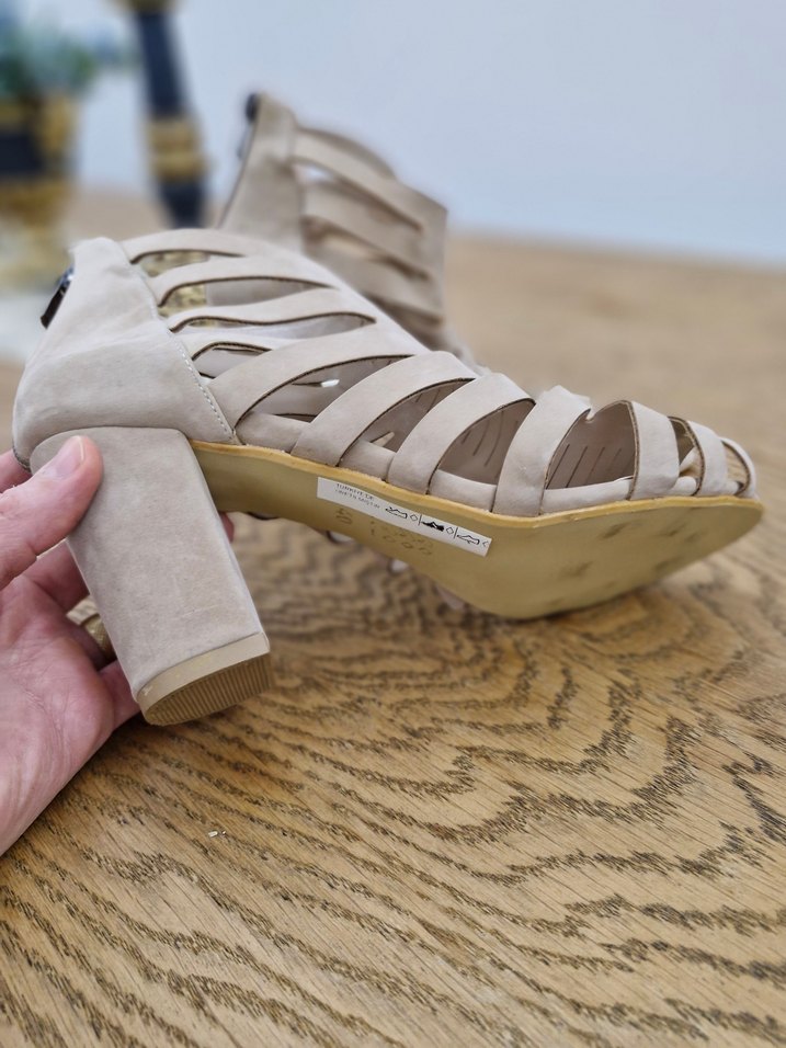 Bej Süet Dolgu Topuklu Kadın Ayakkabı - Görsel 5