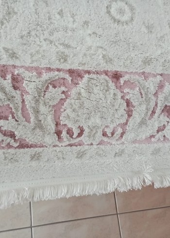 Gri ve Beyaz Klasik Desenli Halı - Görsel 3