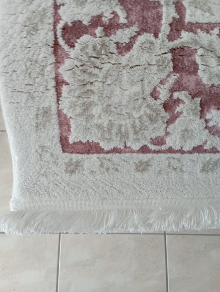 Gri ve Beyaz Klasik Desenli Halı - Görsel 2