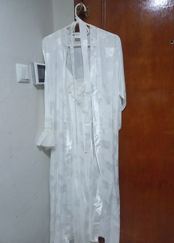 Uzun Beyaz Kadın Sabahlık - Görsel 2