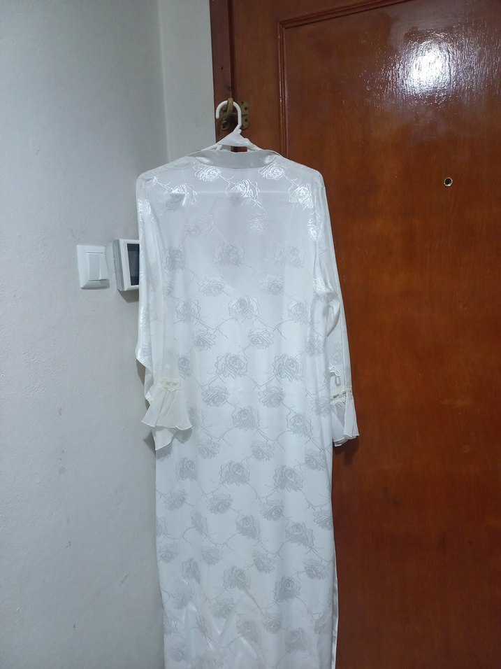 Uzun Beyaz Kadın Sabahlık - Görsel 3