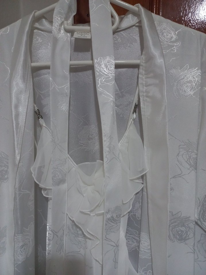 Uzun Beyaz Kadın Sabahlık - Görsel 4