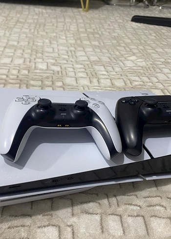 PlayStation 5 Konsol ve İki Kablosuz Kontrolcü