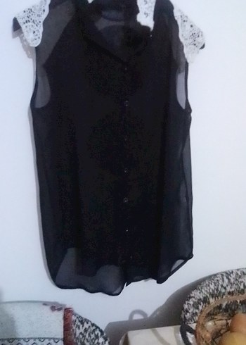 Dantel Detaylı Siyah Kolsuz Gömlek - Görsel 2