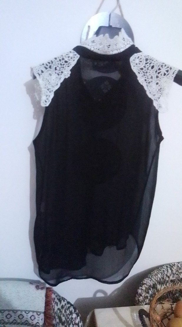 Dantel Detaylı Siyah Kolsuz Gömlek - Görsel 4