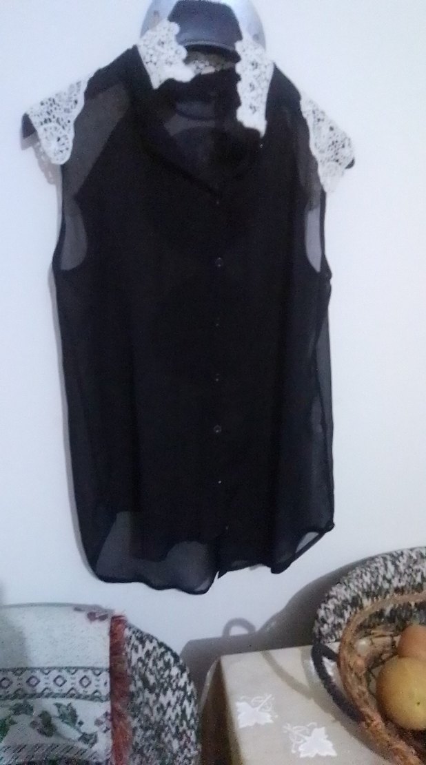 Dantel Detaylı Siyah Kolsuz Gömlek - Görsel 2