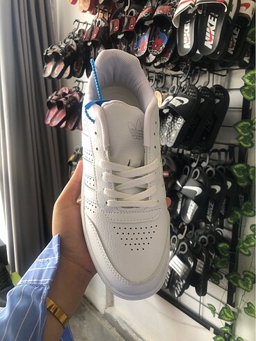 Adidas Ürün ital maldır mağazadan satış yapılır sıfırdır