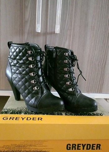 Siyah Deri Yüksek Topuklu Gösterişli Kadın Bot - Görsel 2