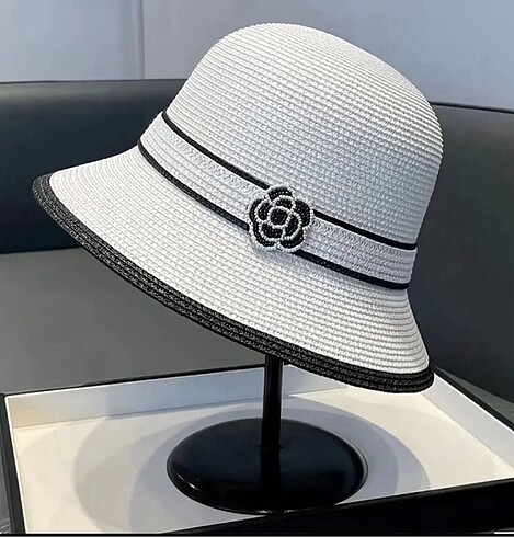 Chanel modeli hasır şapka