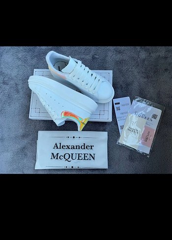Alexander McQueen 40