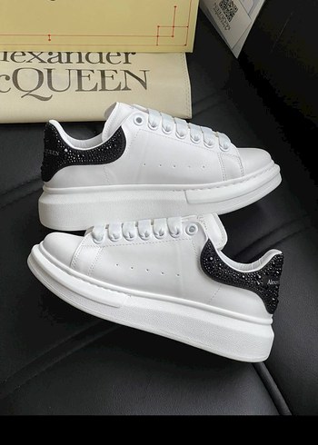 Alexander McQueen 37