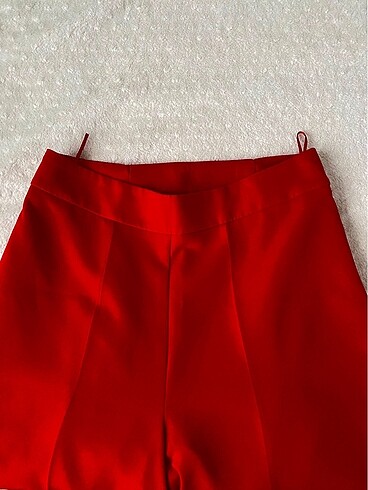Kırmızı bol paça pantolon