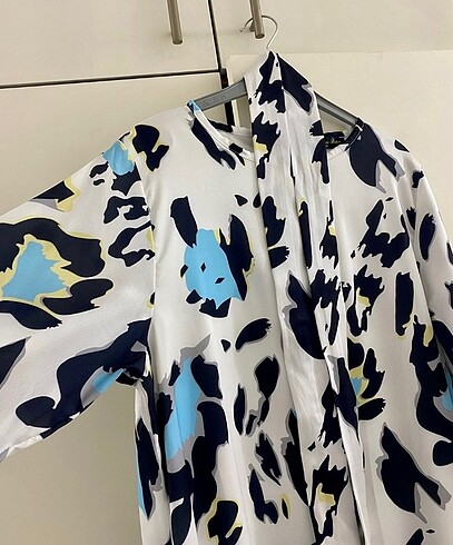 Beyaz saten şık elbise - Görsel 3