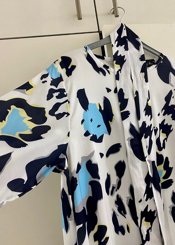 Beyaz saten şık elbise - Görsel 3