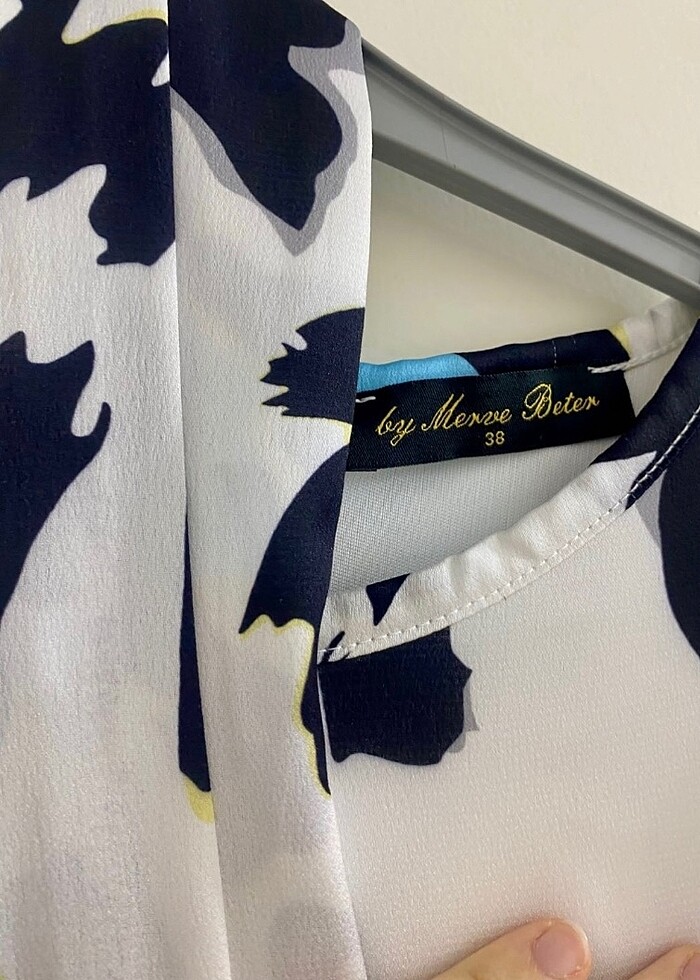 Beyaz saten şık elbise - Görsel 4