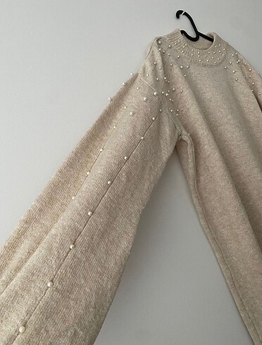 Kadın krem rengi incili kazak - Görsel 3