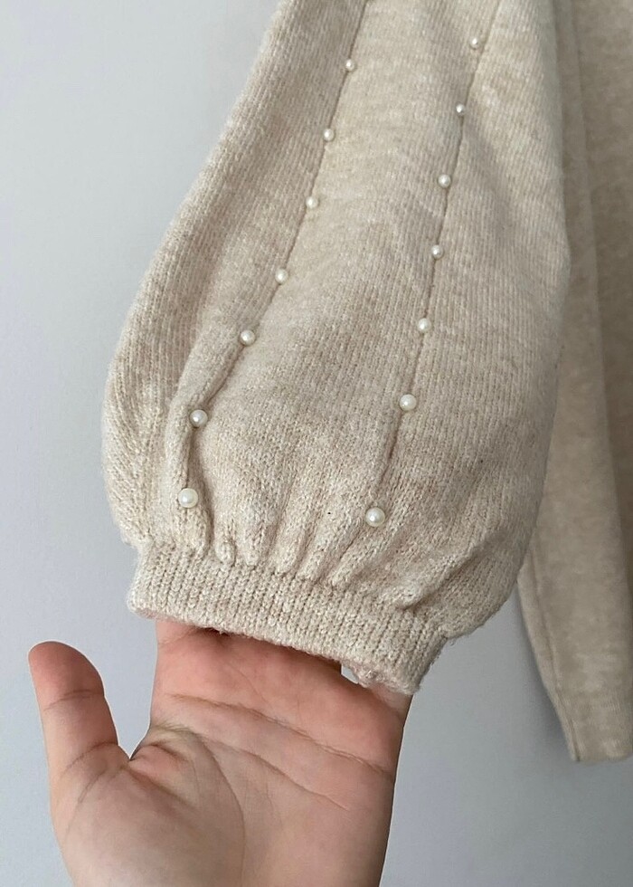 Kadın krem rengi incili kazak - Görsel 4