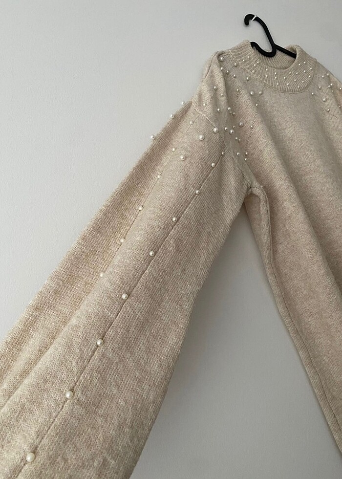 Kadın krem rengi incili kazak - Görsel 3