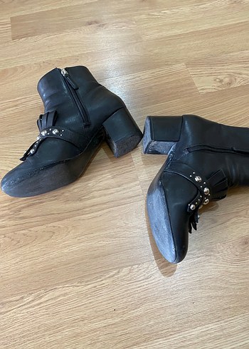Siyah Deri Gotik Tokalı Topuklu Bot - Görsel 5