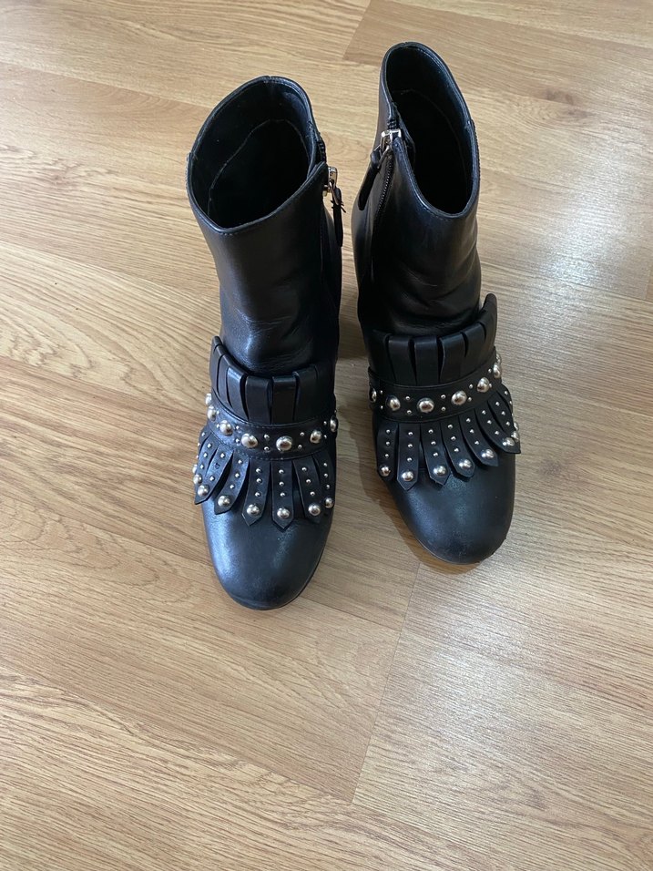 Siyah Deri Gotik Tokalı Topuklu Bot - Görsel 2