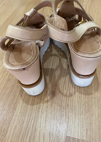 Beyaz Tokalı Kadın Dolgu Topuklu Ayakkabı - Görsel 3