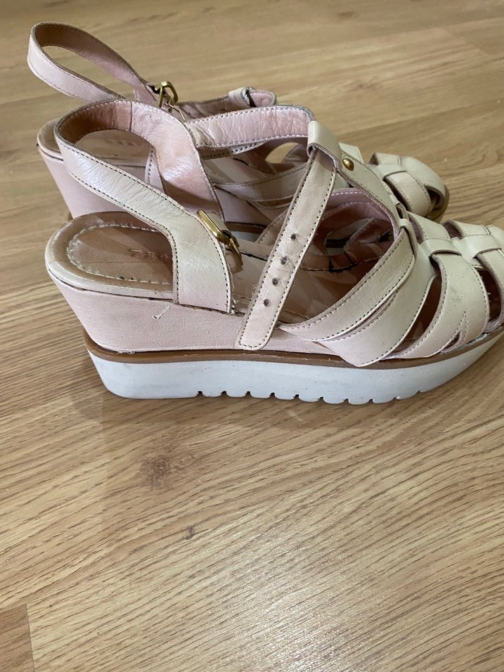 Beyaz Tokalı Kadın Dolgu Topuklu Ayakkabı - Görsel 4