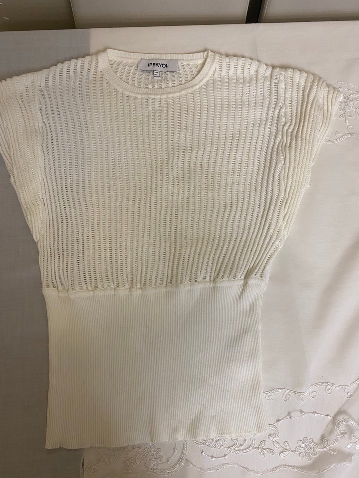 Beyaz Keten Pliseli Kısa Kollu Kadın Kazak - Görsel 3