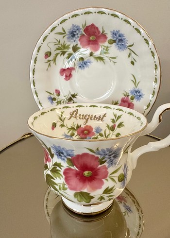 Royal Albert Ağustos ayı fincanı