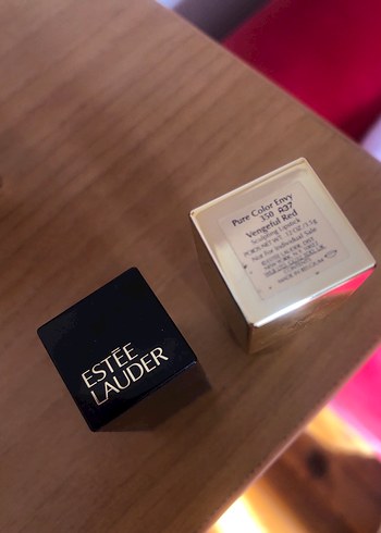 Este Lauder Ruj - Görsel 3