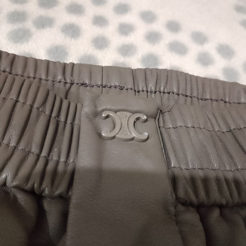 céline logolu mini deri şort - Görsel 2