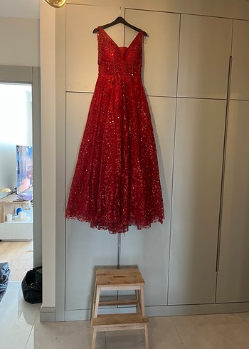 Işıltılı ve İşlemeli Şık Kırmızı Elbise - Görsel 4