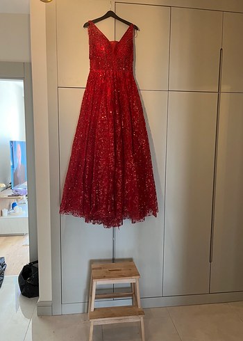 Işıltılı ve İşlemeli Şık Kırmızı Elbise - Görsel 3