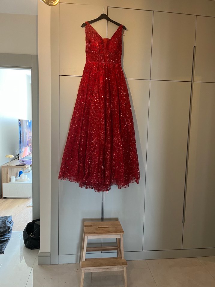 Işıltılı ve İşlemeli Şık Kırmızı Elbise - Görsel 4
