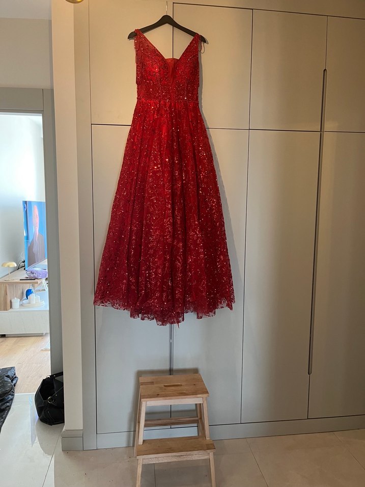 Işıltılı ve İşlemeli Şık Kırmızı Elbise - Görsel 3