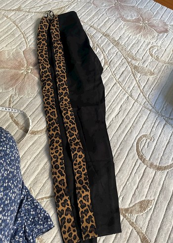 Zincir Detaylı Siyah Yılan Desenli Kadın Kumaş Pantolon - Görsel 4